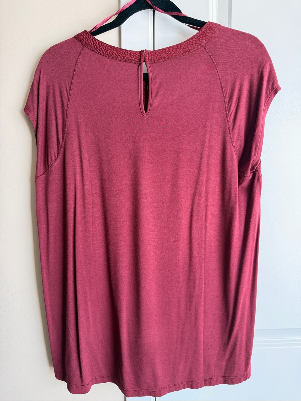 ALFRED SUNG Short Sleeve Top in Deep Wine - Picture 3 of 3